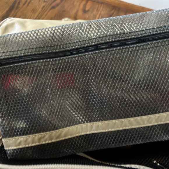 Brand new Ju-Ju-Be red diaper bag with clip on wallet and change pad - Picture 12 of 13